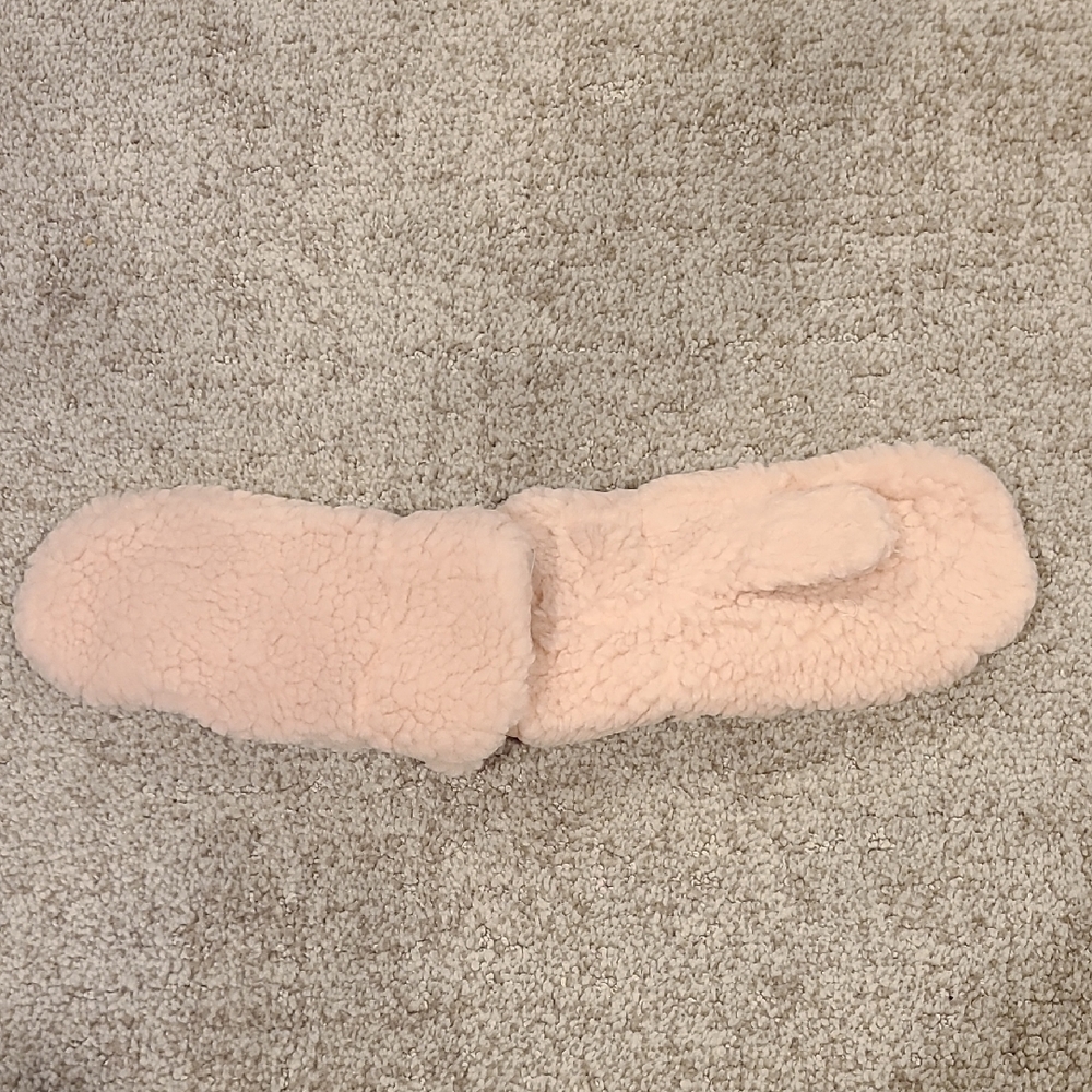 GAP Kids Fluffy Blush Mittens